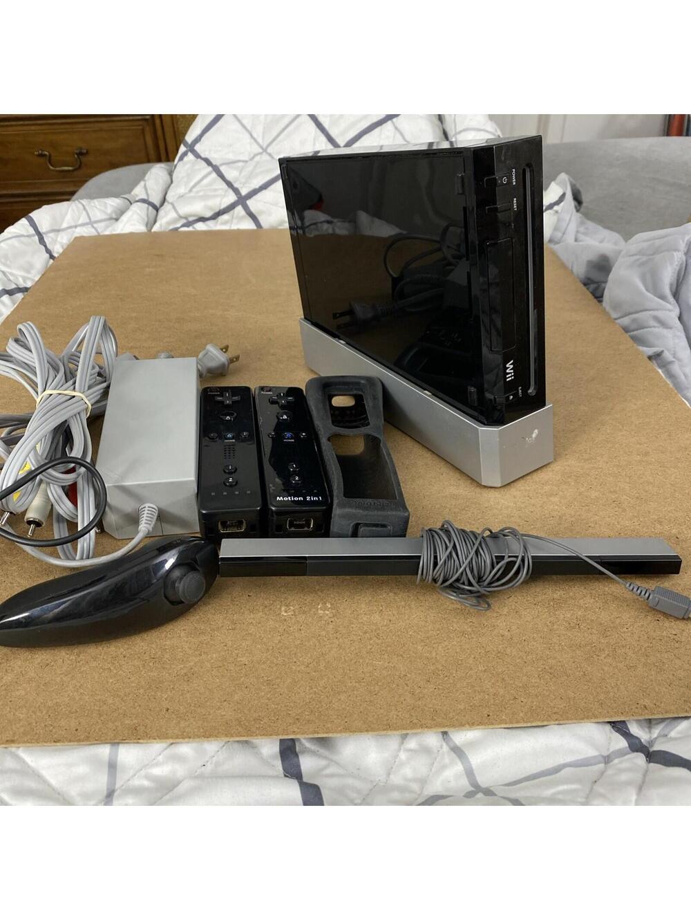 Black Nintendo Wii Bundle Tested And Working 2 Controllers